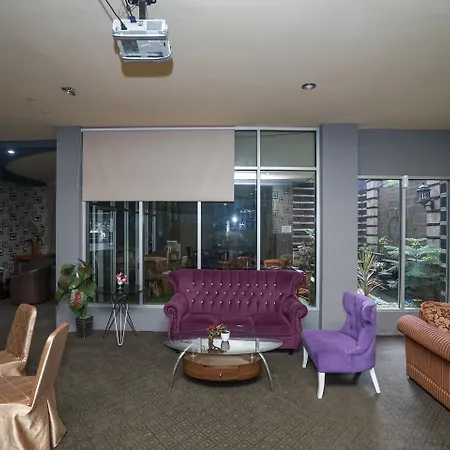 Urbanview Hotel Best Skip Palembang-3